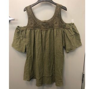 NWOT Umgee plus size cold shoulder top